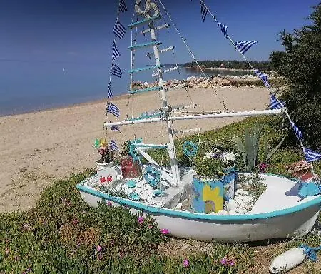 アパート Porto Almira Beachfront ニキティ