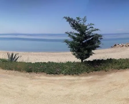 Porto Almira Beachfront * نيكيتي